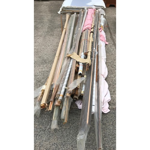 288 - LARGE QUANTITY OF FRAME MAKERS DOWLING AND FRAME SECTIONS A VERY GOOD COLLECTION OF ASSORTED FRAME M... 