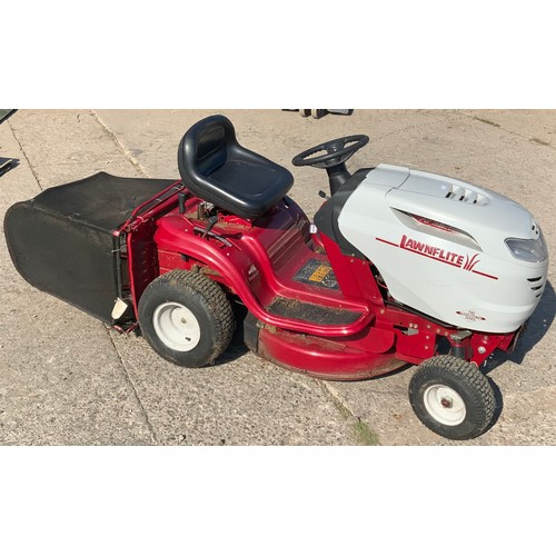 8 - LAWNFLITE 700 RIDE ON TRACTOR MOWER WITH GRASS BOX