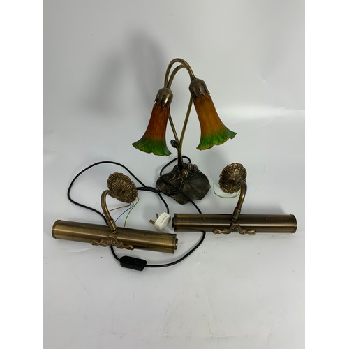 457 - TIFFANY STYLE WALL LIGHTS af TOGETHER WITH 2 BRASS PICTURE LIGHTS