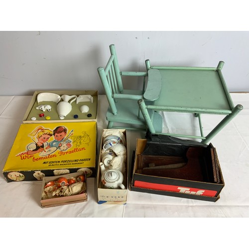 31 - MINIATURE & DOLLS HOUSE CHINA, SOME GERMAN & BOXED, SMALL CRIB COT & A CHILDS HIGH CHAIR / TABLE & C... 