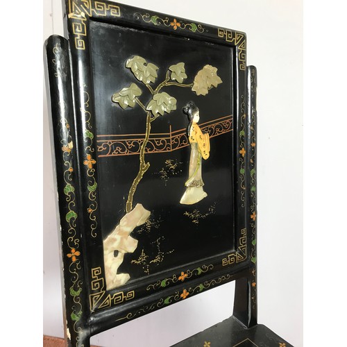 325 - JAPANESE BLACK LACQUERED SINGLE CHAIR DECORATED WITH RELIEF FIGURES AND A TREE AND SEAT PAINTED WITH... 