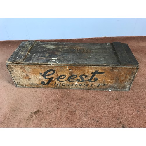 238 - GEEST INDUSTRIES LIMITED BANANA BOX CIRCA 1958 WITH A QTY OF OLD TINS