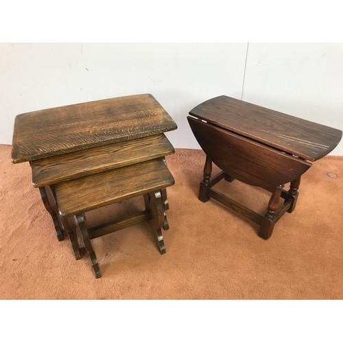 189 - NEST OF OAK TABLES AND OAK LEAF OCCASIONAL TABLE