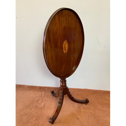 305 - OVAL TIP TOP MAHOGANY PEDESTAL TABLE ON TRIPOD SUPPORT WITH SHELL INLAY AND RAISED GALLERY