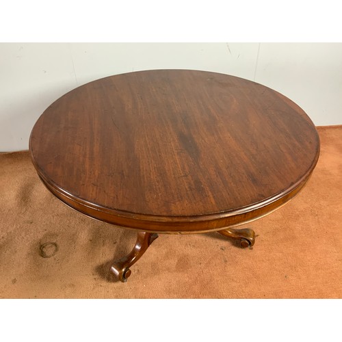 300 - CIRCULAR TIP TOP ROUND DINING TABLE ON TRIPOD BASE