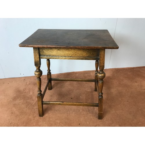 42 - OAK OCCASIONAL TABLE ON SPLAYED TURNED LEGS