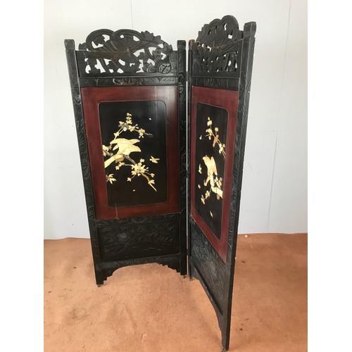 111 - ORIENTAL EBONISED 2 PANEL SCREEN WITH SHIBAYAMA DECORATION, A/F