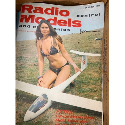 35 - QTY. OF AERO MODELLER MAGAZINES C.1970’S, RADIO CONTROLLED BOOKS ETC.