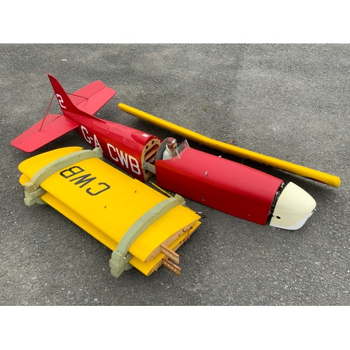 29 - RADIO CONTROLLED MODEL AIRCRAFT INTEREST, LARGE RED AIRFRAME, WINGS, ENGINE