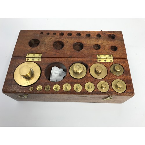 644 - CASED SET OF WEIGHTS FROM 1 GRAM TO 2000 GRAMS PLUS A SMALL CASE SET OF LABARATORY WEIGHTS