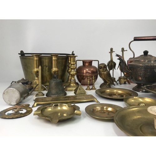 431 - QUANTITY MISC COPPER AND BRASSWARE INCLUDING ORNAMENTS, COPPER KETTLE AND SOME SILVER PLATED WARE