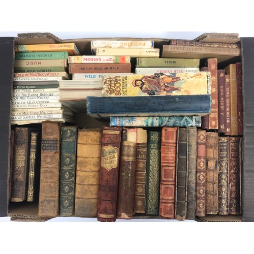 113 - A TRAY AND A BOX OF POETRY, ART, LOCAL HISTORY, MILITARY UNIFORM AND OTHER BOOKS, INCLUDING SOME LEA... 