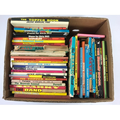 117 - CHILDRENS ANNUALS, LARGE COLLECTION OF ASSORTED CHILDRENS ANNUALS, 1970'S & 1980'S