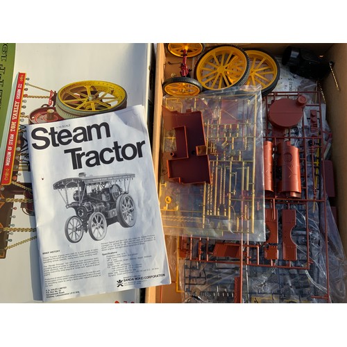 67 - BANDAI, 1:16 SCALE STEAM TRACTION ENGINE PLASTIC KIT