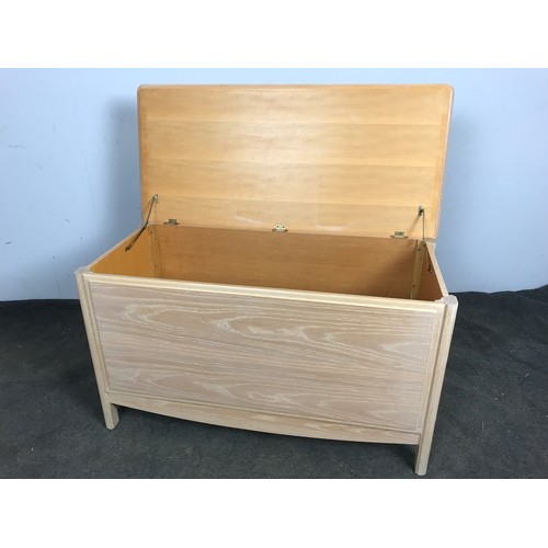 160 - BLANKET BOX