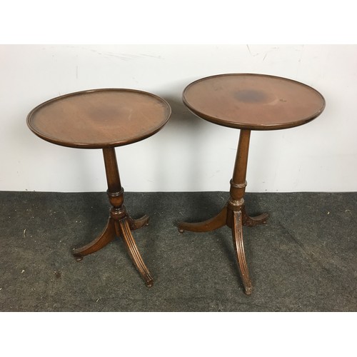 189 - PAIR OF ROUND TOP PEDESTAL OCCASIONAL TABLES