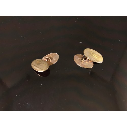 460 - DIAMOND SET GENTS TIE PIN AND PR. 9ct GOLD CUFFLINKS