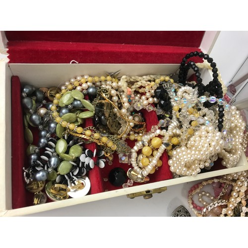 414 - LARGE QUANTITY OF COSTUME JEWELLERY ETC