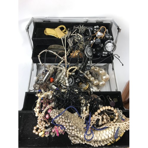 414 - LARGE QUANTITY OF COSTUME JEWELLERY ETC