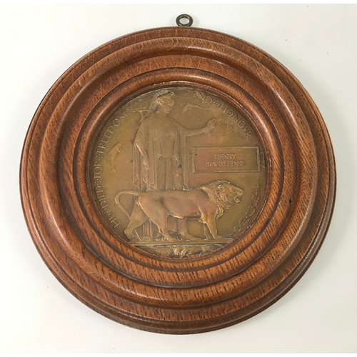 77 - WWI DEATH PLAQUE IN CIRCULAR WOODEN FRAME HENRY ROUTLEDGE