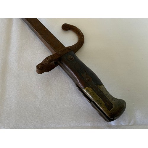 44 - AN EARLY BAYONET