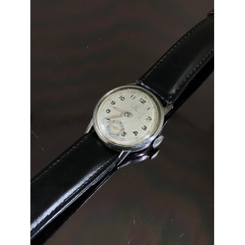 400 - VINTAGE GENTS OMEGA STEEL CASE WRIST WATCH HAVING A SIGNED SILVER DIAL WITH ARABIC NUMERALS SUBSIDUE... 