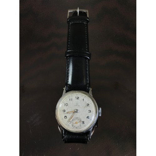 400 - VINTAGE GENTS OMEGA STEEL CASE WRIST WATCH HAVING A SIGNED SILVER DIAL WITH ARABIC NUMERALS SUBSIDUE... 