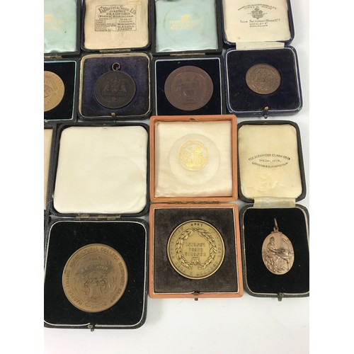 103 - QUANTITY MISC. BRONZE AND OTHER MEDALS AND COMMEMORATIVES IN PRESENTATION BOXES