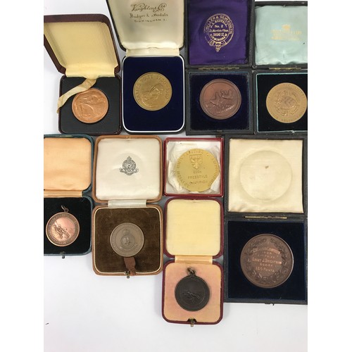 103 - QUANTITY MISC. BRONZE AND OTHER MEDALS AND COMMEMORATIVES IN PRESENTATION BOXES