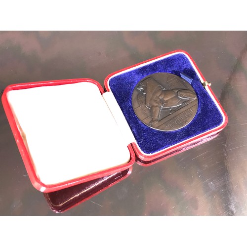 105 - BRITISH EMPIRE EXHIBITION BRONZE MEDALLION IN PRESENTATION CASE TOGETHER WITH BRITISH EMPIRE EXHIBIT... 