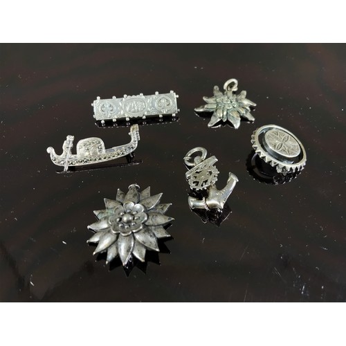 462 - MISC. ITEMS INC. CASED PAIR OF 9 CARAT STUDS, CASED TIE PIN, VARIOUS SILVER BROOCHES, SILVER MEDAL I... 