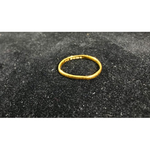 473 - 22ct GOLD WEDDING BAND, approx. 2.5g