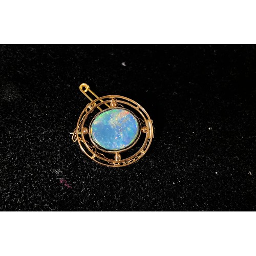 471 - GOLD SET OPAL BROOCH