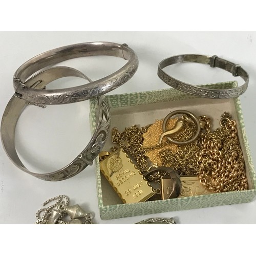 458 - MISC. GOLD, SILVER AND OTHER COSTUME JEWELLERY