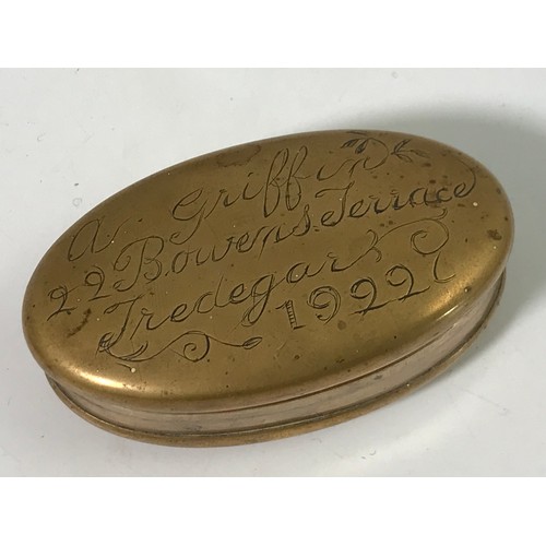 96 - BRASS SNUFF BOX WITH INSCRIPTION AND MISC. BADGE CONTENTS, CORONATION COMMEMORATIVE MONEY BOX