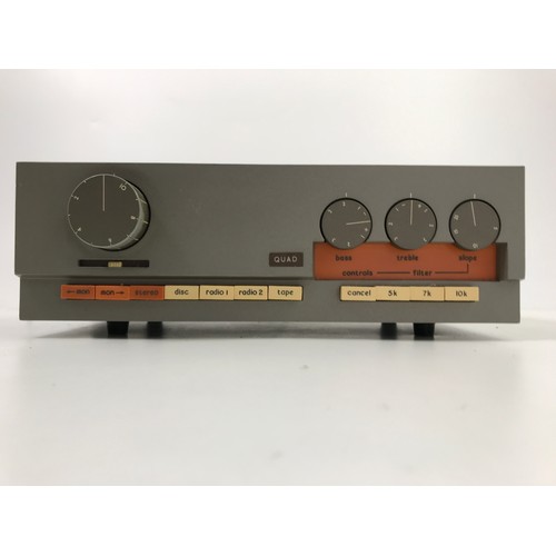 136 - QUAD HI-FI SEPARATES TO INCLUDE A 33 PRE AMP CONTROL UNIT, QUAD 303j AMPLIFIER, AND A QUAD FM3 TUNER