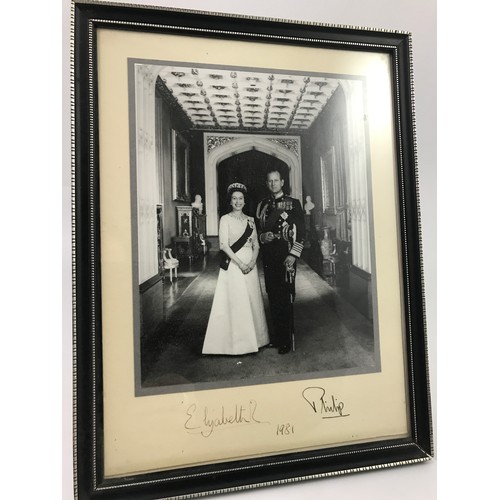 164 - SIGNED ROYAL PHOTOGRAPH DEPICTING QUEEN ELIZABETH II AND PRINCE PHILLIP SIGNED BY BOTH TOGETHER WITH... 