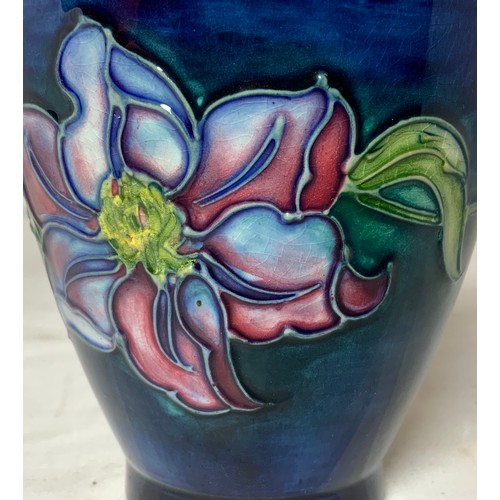 226 - MOORCROFT CLEMATIS BLUE GROUND VASE approx. 9.5cm