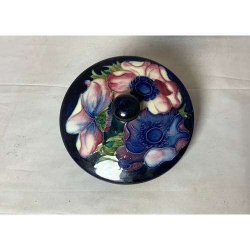 228 - 3 SMALL PIECES OF MOORCROFT, ANENOME DISH approx. 11 cm dia, ANENOME LID AND AN ANENOME PIN DISH app... 