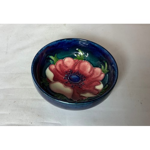 228 - 3 SMALL PIECES OF MOORCROFT, ANENOME DISH approx. 11 cm dia, ANENOME LID AND AN ANENOME PIN DISH app... 