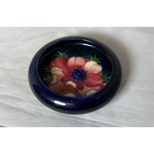 228 - 3 SMALL PIECES OF MOORCROFT, ANENOME DISH approx. 11 cm dia, ANENOME LID AND AN ANENOME PIN DISH app... 