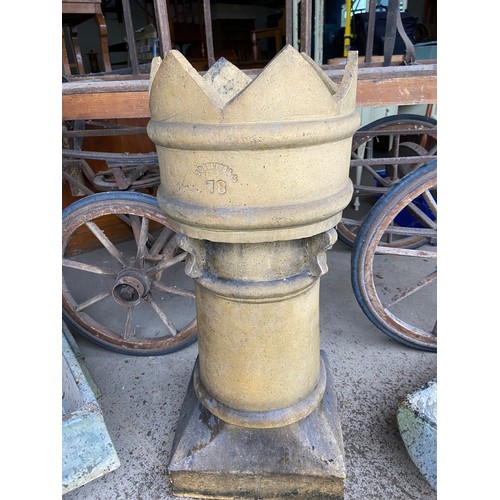 57 - H DOULTON & CO CHIMNEY POT