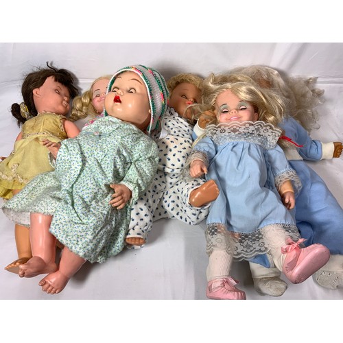 71 - COLLECTION OF 6 VINTAGE DOLLS INC. KADER.