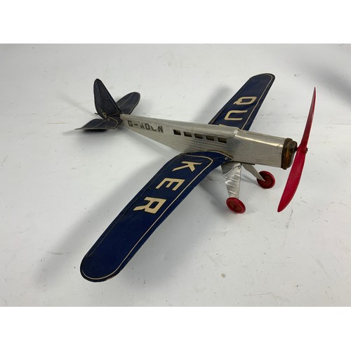 149 - TIN PLATE COMPRISING QUAKER TIN PLATE AEROPLANE G-ADON, MADE IN ENGLAND WITH WIND UP PROPELLER AND P... 