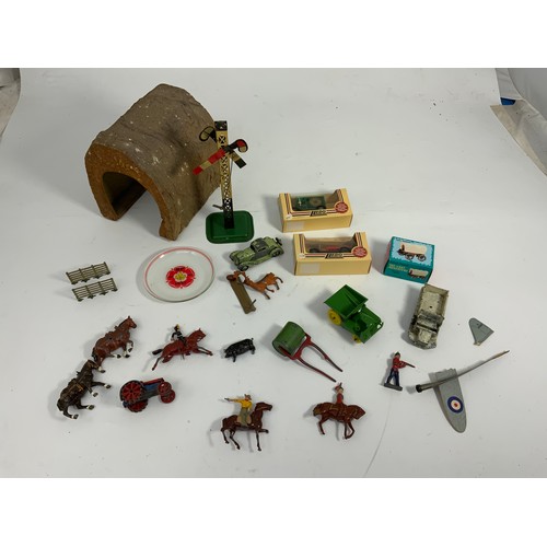 148 - SMALL COLLECTION OF BRITAINS, COWBOY AND FARM ANIMALS AND SUNDRY DINKY TOYS FOR RESTORATION BUT INC.... 