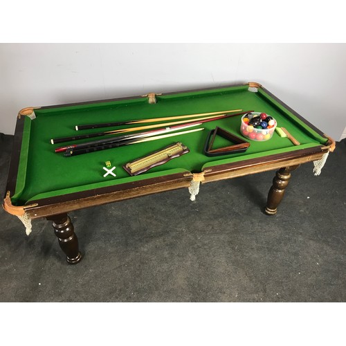 257 - QUARTER SIZE SLATE BED SNOOKER TABLE HAVING DINING TABLE TOP