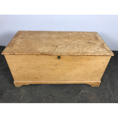 252 - PINE BLANKET CHEST