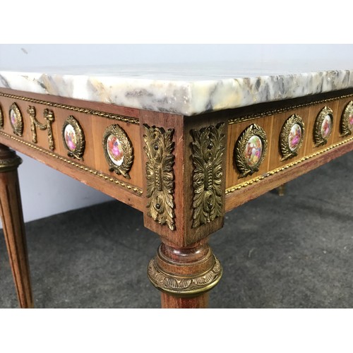 15 - FRENCH EMPIRE STYLE OCCASIONAL TABLE WITH MARBLE TOP HAVING FLUTED LEGS, GILT METAL MOUNTS AND PORCE... 