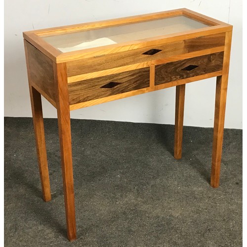 286 - MODERN SILVER TABLE IN WALNUT AND SYCAMORE BY GUY RENDLE 1987 WITH ORIGINAL DRAWINGS, IN THE COTSWOL... 