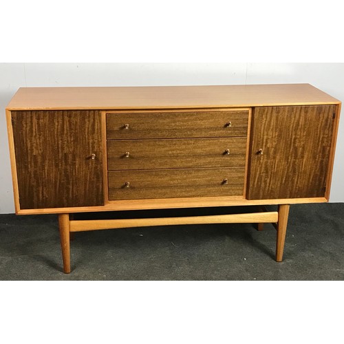 287 - STYLISH GORDON RUSSELL LATE CENTURY SIDEBOARD, APPROX. 153 cm